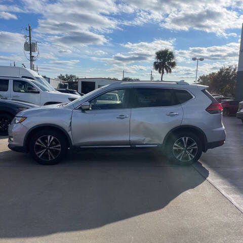 2017 Nissan Rogue SL photo 3