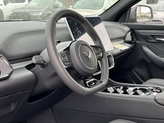 2025 VinFast VF8 Plus