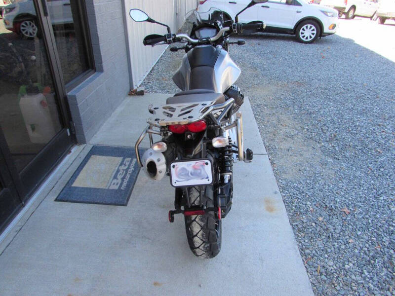 2022 Moto Guzzi V85TT