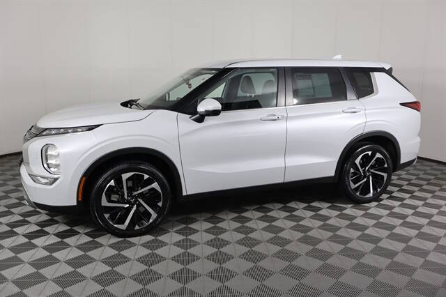 2023 Mitsubishi Outlander SE