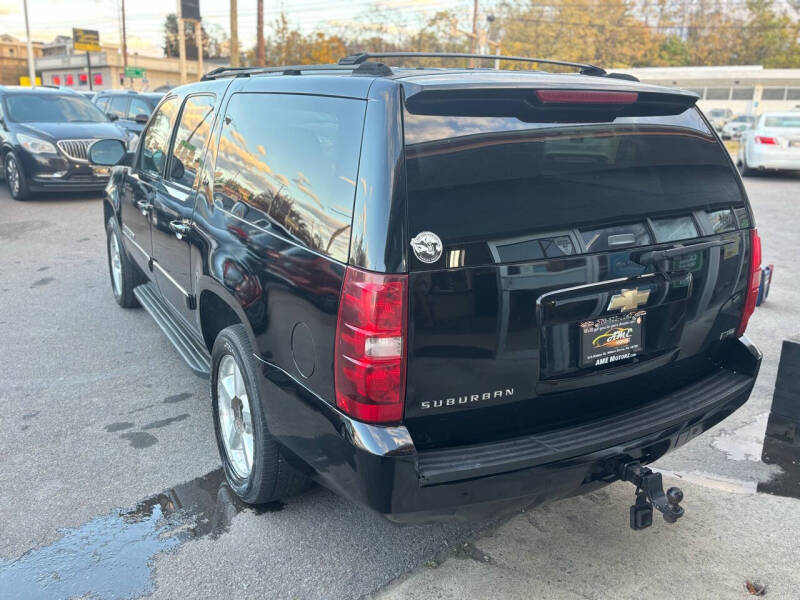 2007 Chevrolet Suburban null photo 11