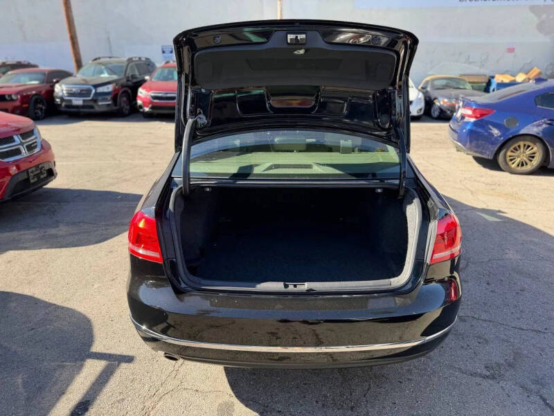 2012 Volkswagen Passat SEL Premium PZEV