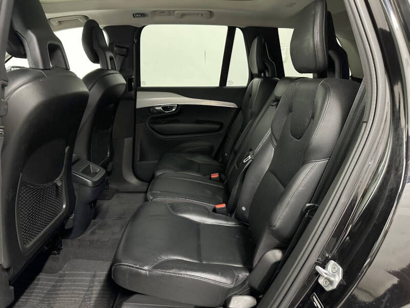 2016 Volvo XC90 T5 Momentum