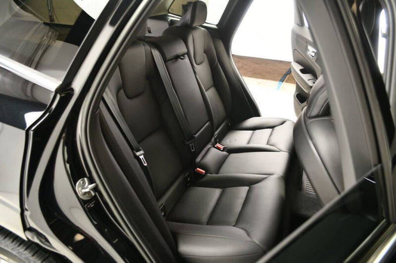 2022 Volvo XC60 B5 Momentum