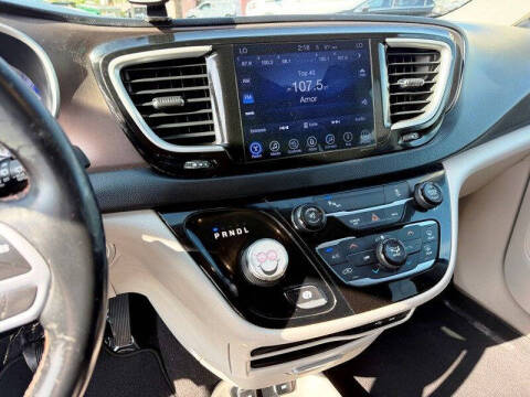 2017 Chrysler Pacifica Touring-L