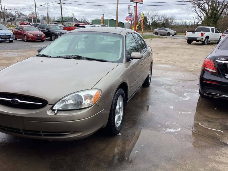 2003 Ford Taurus SE