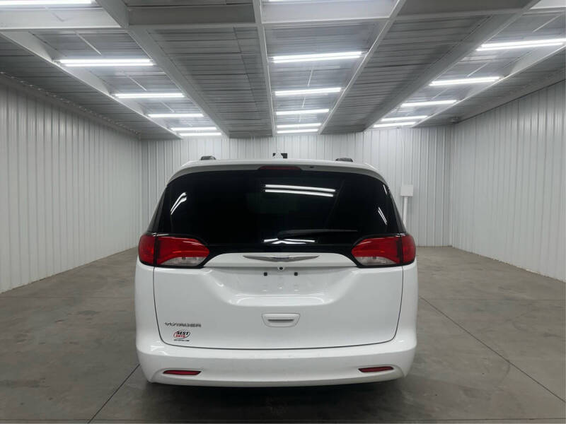 2020 Chrysler Voyager LXi