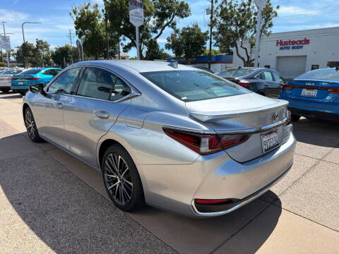 2025 Lexus ES 300h