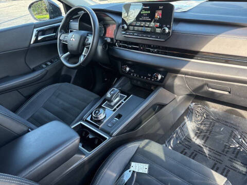 2024 Mitsubishi Outlander SE