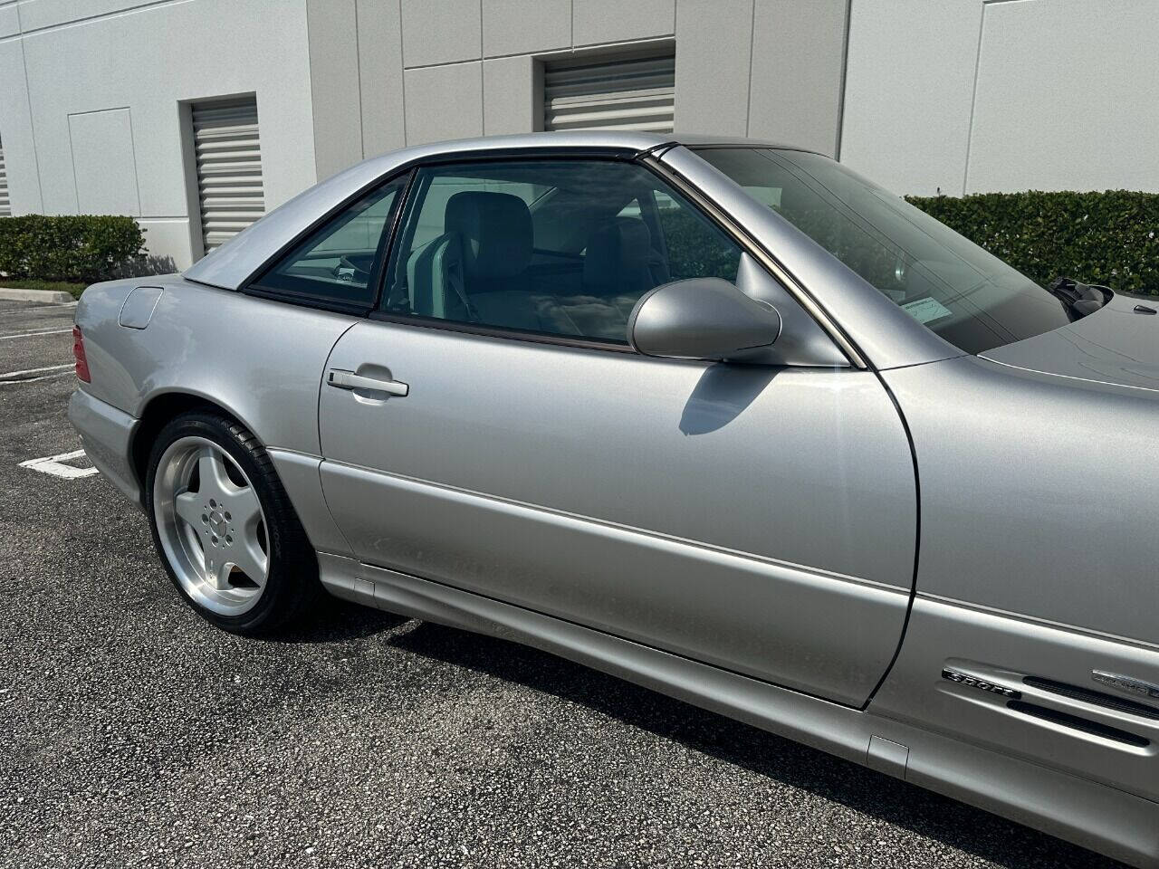 2000 Mercedes-Benz SL-Class  - $15,900