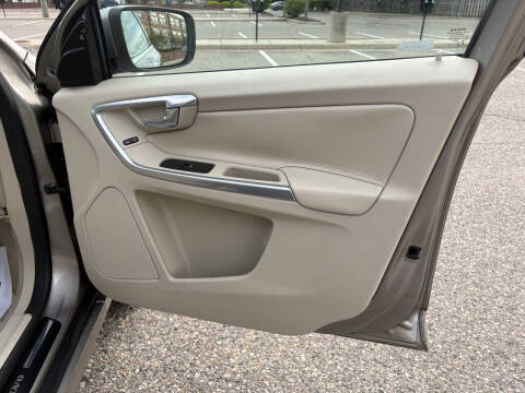 2015 Volvo XC60 T6 Drive-E Platinum