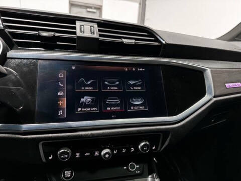 2022 Audi Q3 quattro S line Prem Plus 45 TFSI