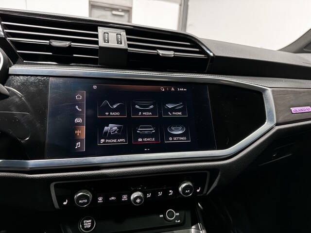 2022 Audi Q3 quattro S line Prem Plus 45 TFSI