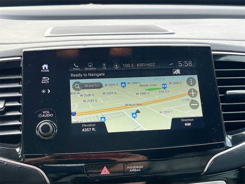 2021 Honda Pilot Touring w/Rear Captain's Chairs