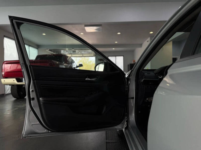 2022 Nissan Altima 2.5 SR