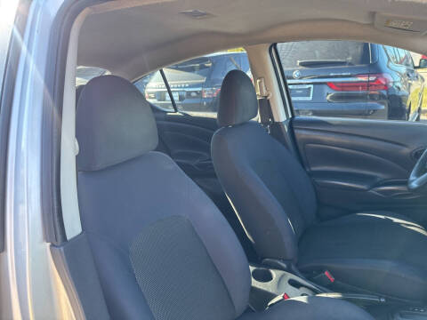 2012 Nissan Versa 1.6 SV