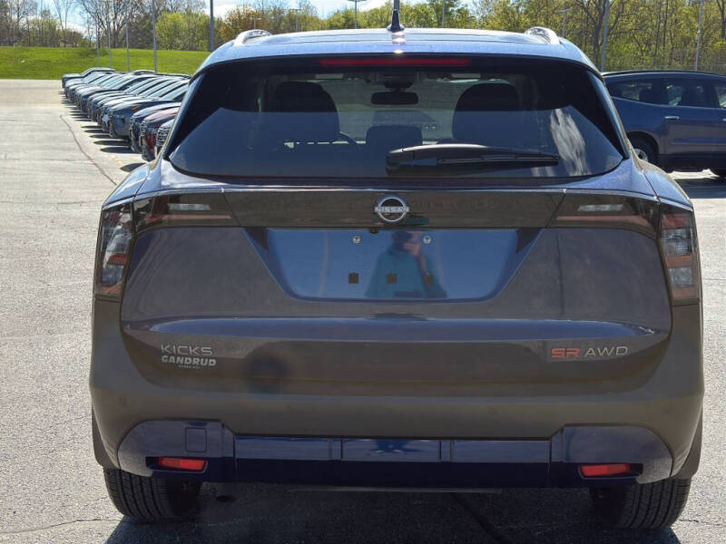 2025 Nissan Kicks SR
