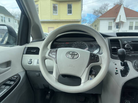 2012 Toyota Sienna LE 8-Passenger