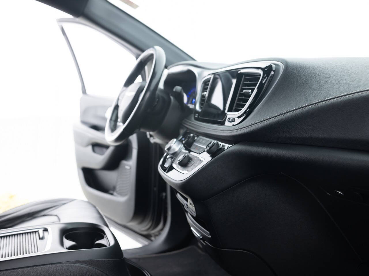 Used Car 2020 Chrysler Pacifica  Limited 4dr Mini Van For Sale Under $20,000 In Coal City, Illinois