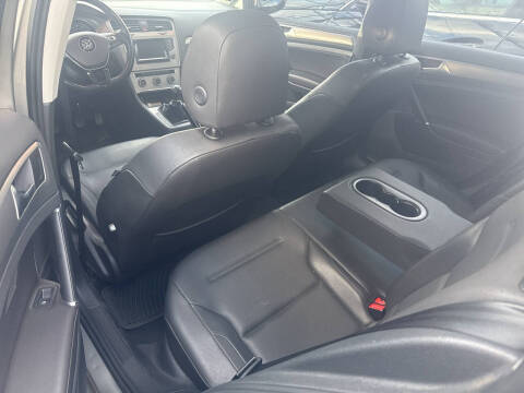 2015 Volkswagen Golf TDI SE