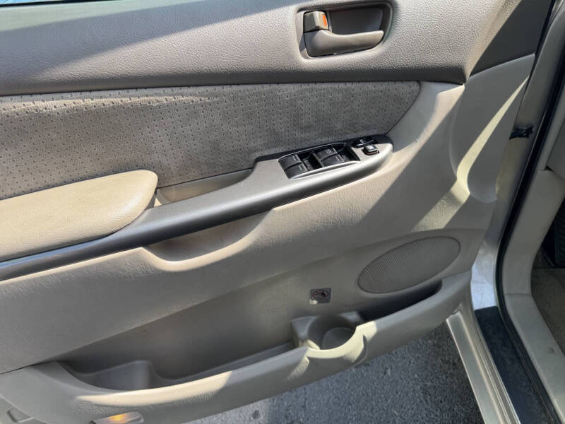 2009 Toyota Sienna LE 7-Passenger