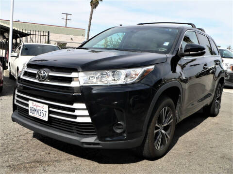 2017 Toyota Highlander for sale at South Bay Pre-Owned in Los Angeles CA