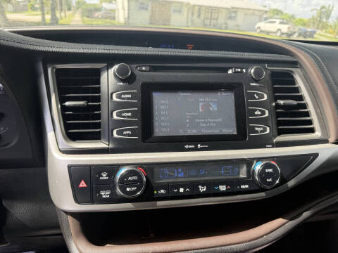 2014 Toyota Highlander LE