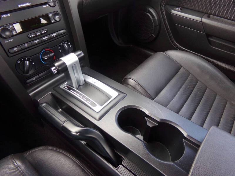 2005 Ford Mustang GT Deluxe
