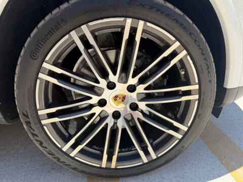2017 Porsche Cayenne Platinum Edition