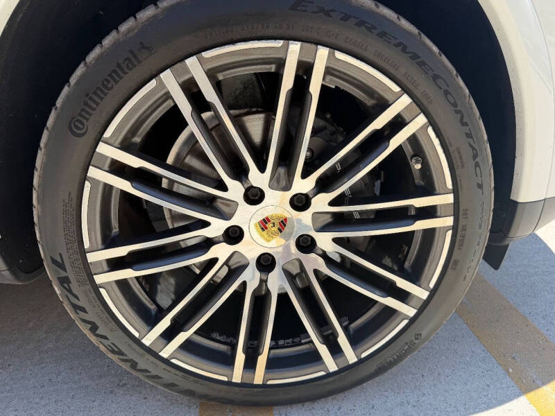 2017 Porsche Cayenne Platinum Edition