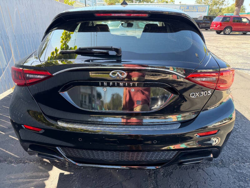 2017 Infiniti QX30 Sport