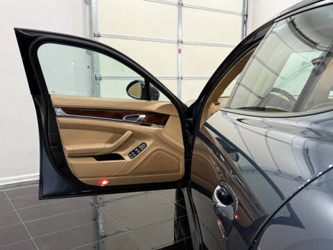2012 Porsche Panamera 4