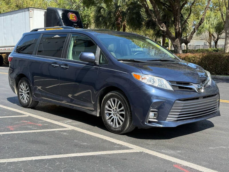 2018 Toyota Sienna XLE 8-Passenger