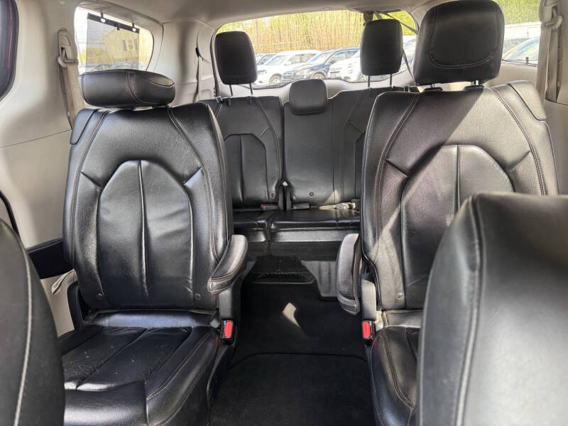 2017 Chrysler Pacifica Touring-L
