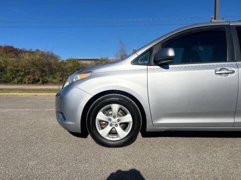 2017 Toyota Sienna LE 8-Passenger