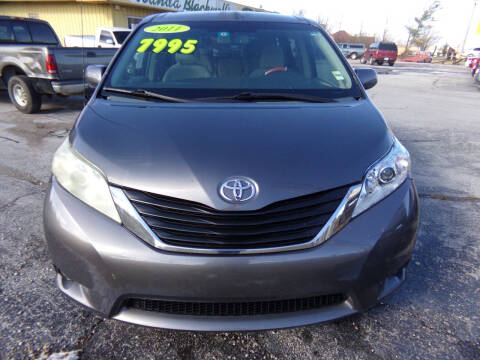 2011 Toyota Sienna for sale at Credit Cars of NWA in Bentonville AR