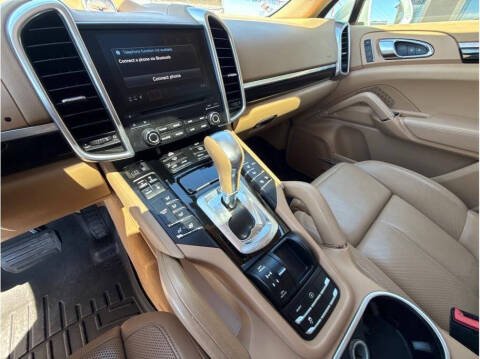 2017 Porsche Cayenne Platinum Edition