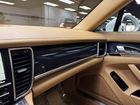 2015 Porsche Panamera 4