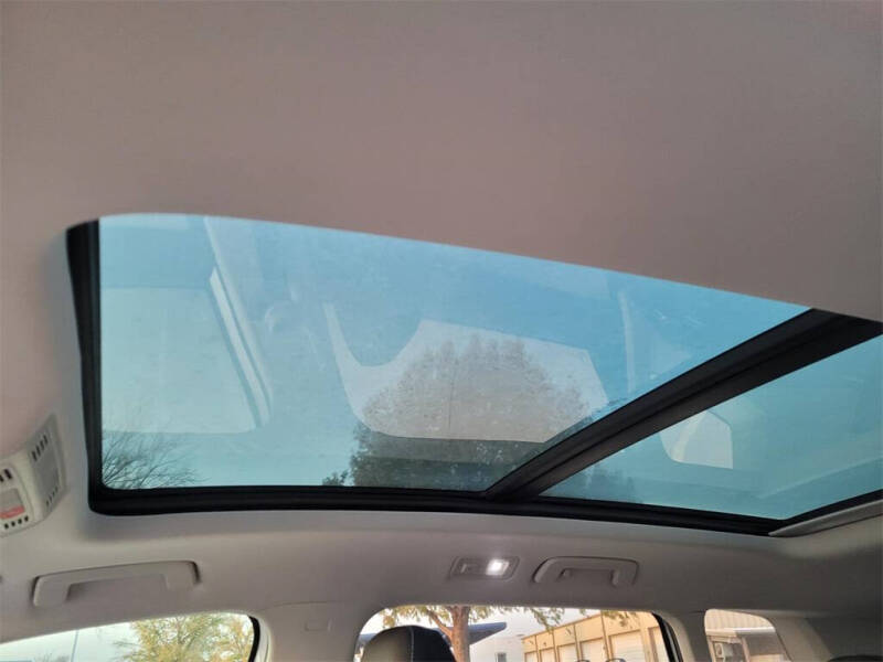 2025 Volkswagen Taos SEL 4Motion