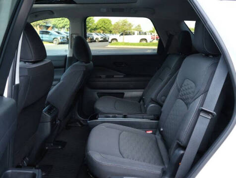 2024 Nissan Pathfinder SV