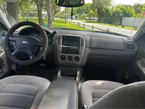 2004 Ford Explorer XLT