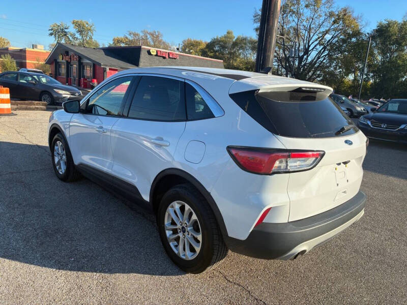 2020 Ford Escape SE