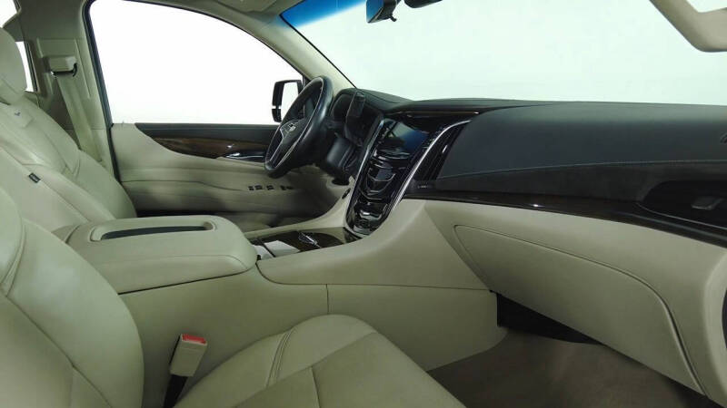 2018 Cadillac Escalade Luxury