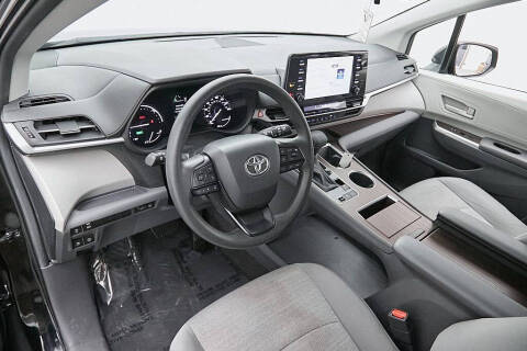 2024 Toyota Sienna LE 8-Passenger