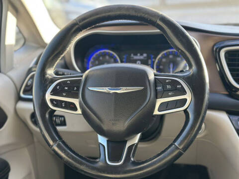 2017 Chrysler Pacifica Touring-L