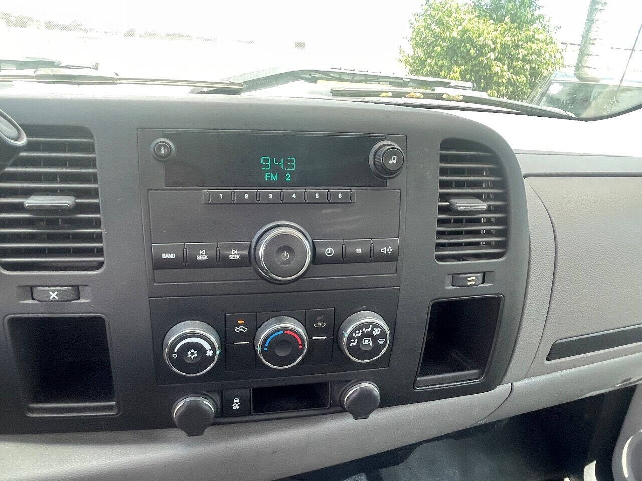 2013 CHEVROLET Silverado Pickup - $12,900