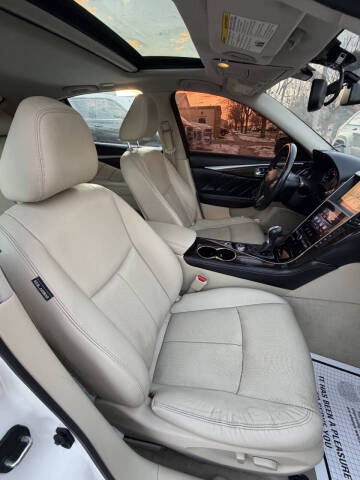 2015 Infiniti Q50 Premium