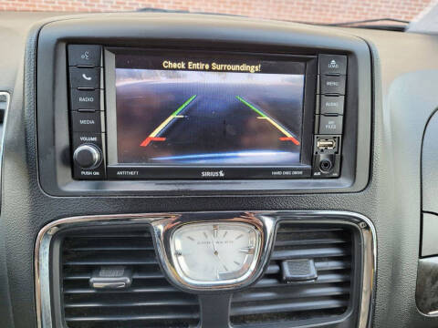 2014 Chrysler Town and Country Touring-L