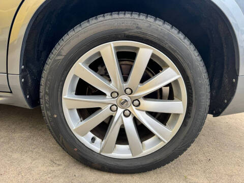 2016 Volvo XC90 T6 Momentum