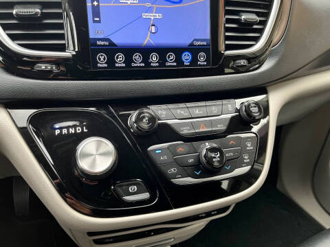 2017 Chrysler Pacifica Touring-L Plus